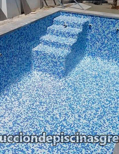 Construcción de piscinas de gresite