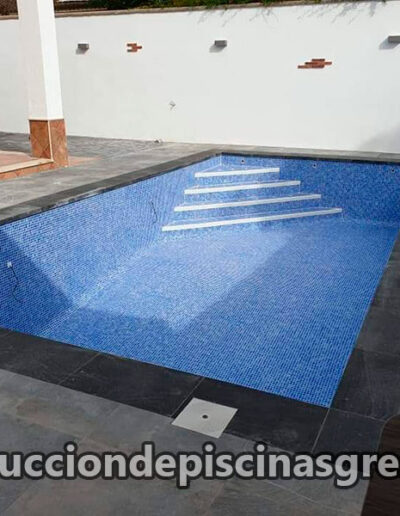 Construcción de piscinas de gresite