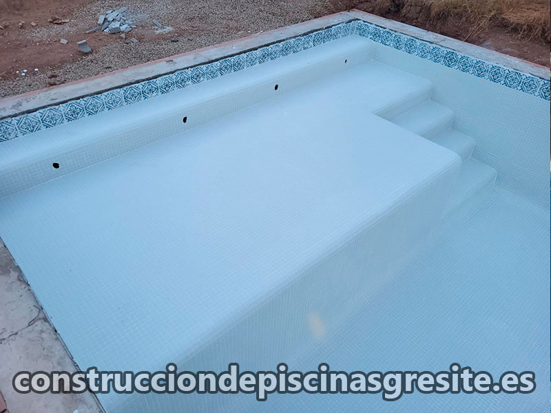 Construcción de piscinas de gresite en Alhóndiga