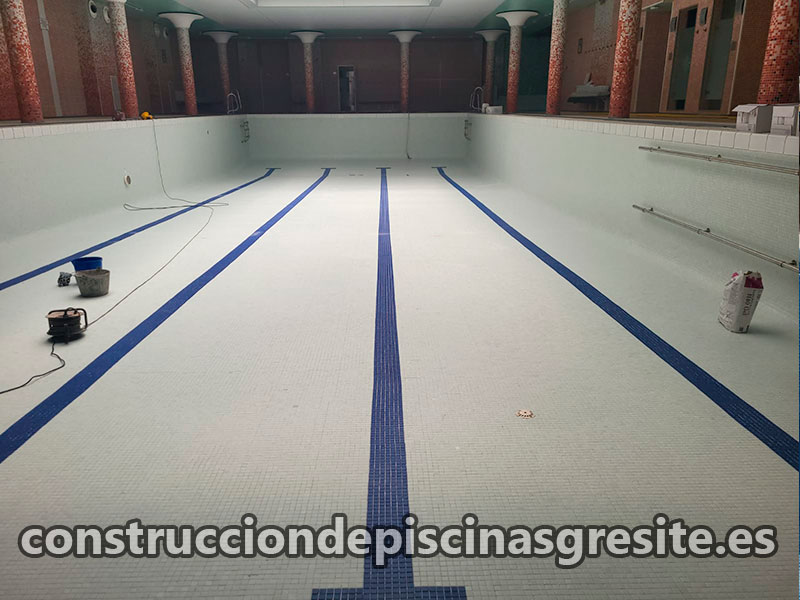 Construcción de piscinas de obra en Abánades